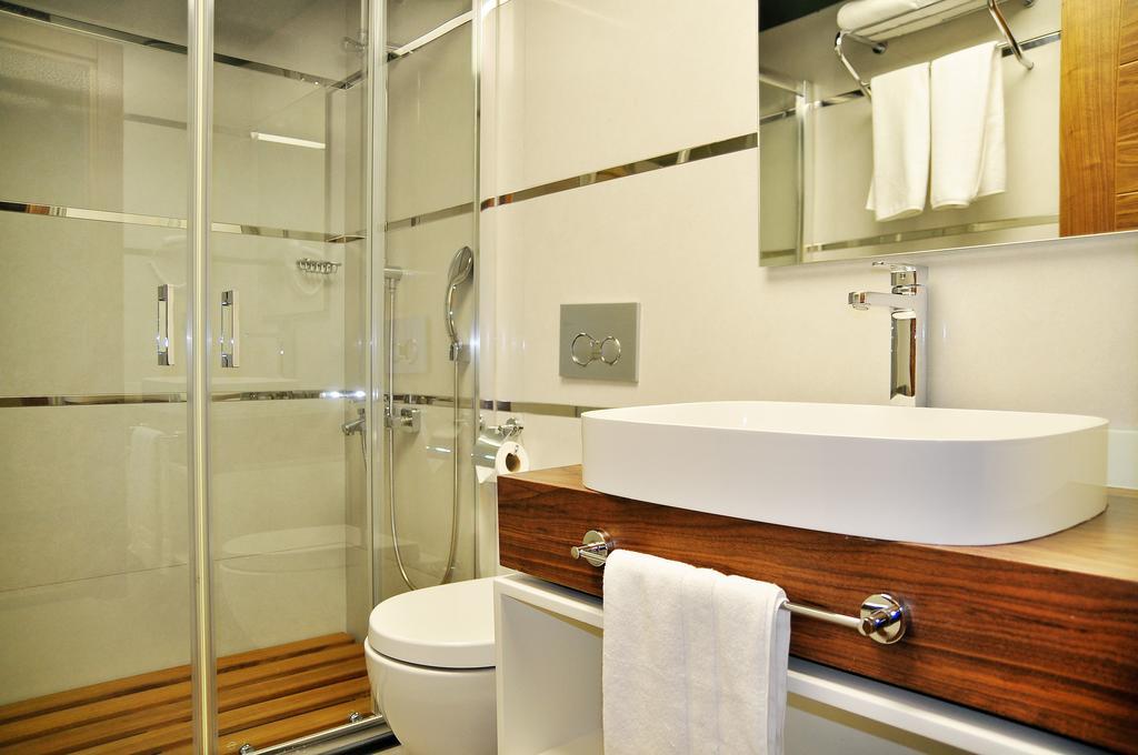 Avin Hotel Esmirna Quarto foto